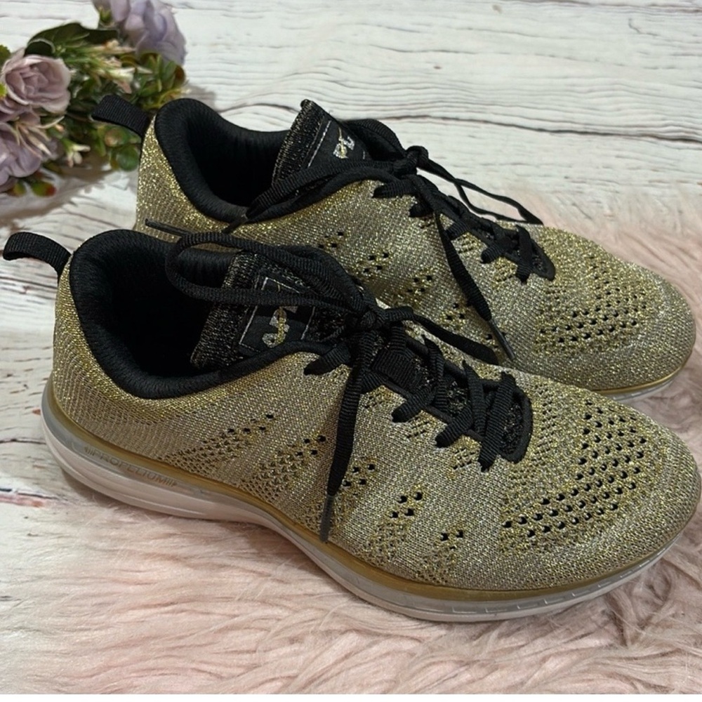 APL Techloom pro women’s running shoe